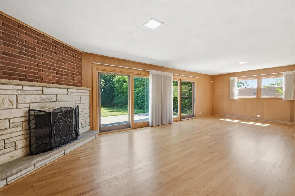 8238 West Balmoral Avenue Chicago IL 60656