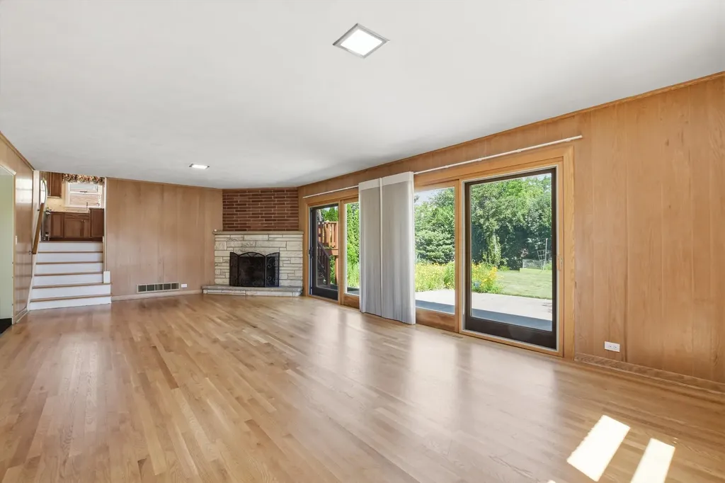 8238 West Balmoral Avenue Chicago IL 60656