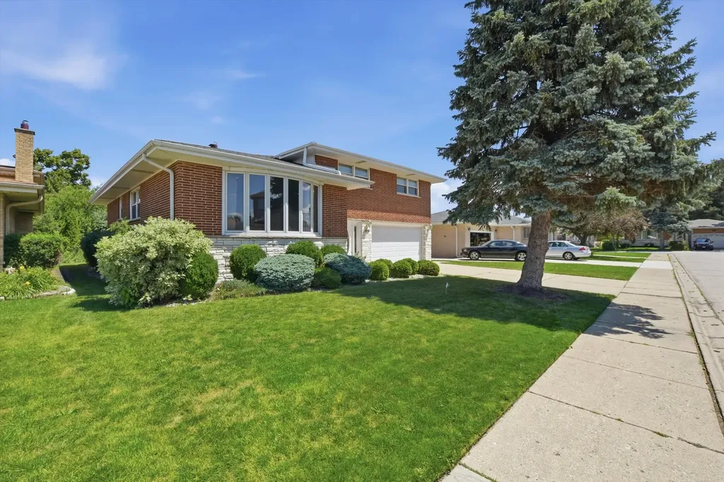8238 West Balmoral Avenue Chicago IL 60656