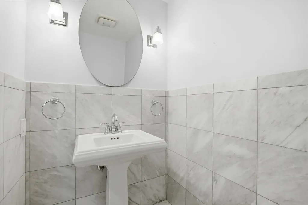 8238 West Balmoral Avenue Chicago IL 60656