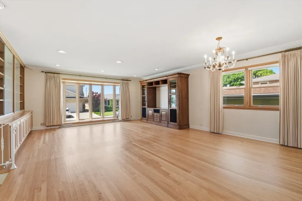 8238 West Balmoral Avenue Chicago IL 60656