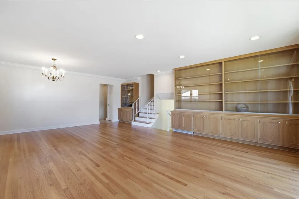 8238 West Balmoral Avenue Chicago IL 60656
