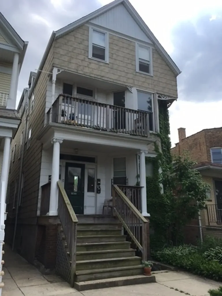 1911 West Eddy Street Chicago IL 60657