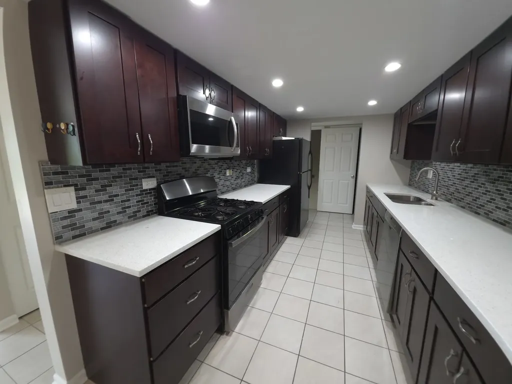 1665 Coach Drive Naperville IL 60565
