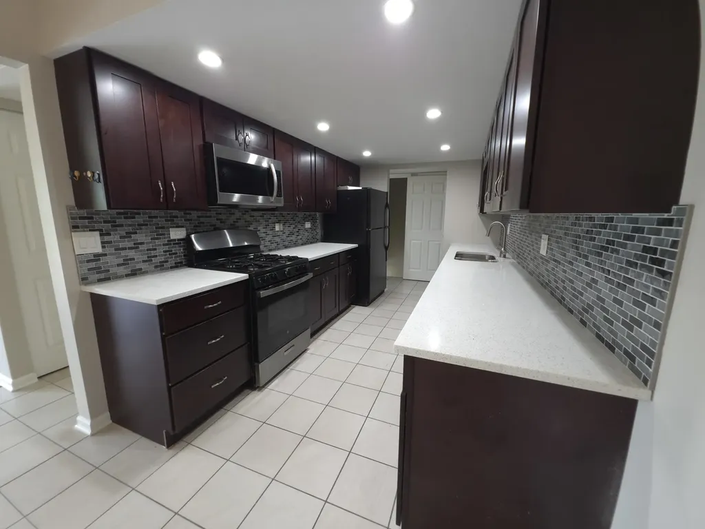 1665 Coach Drive Naperville IL 60565