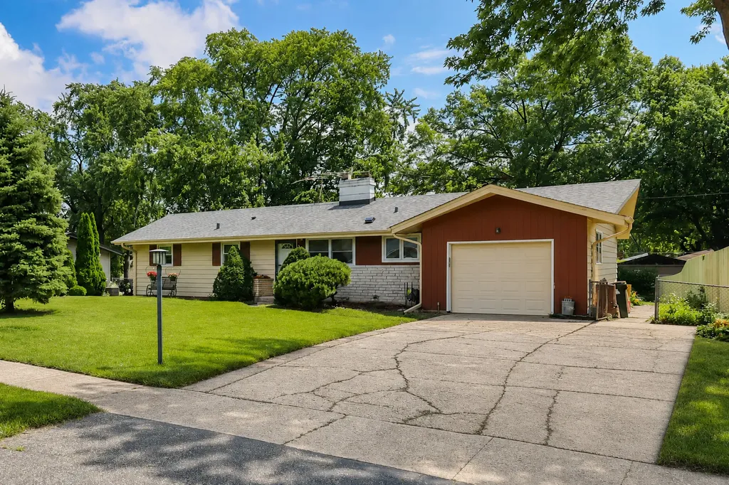 443 Glendale Road Roselle IL 60172