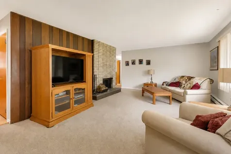 443 Glendale Road Roselle IL 60172