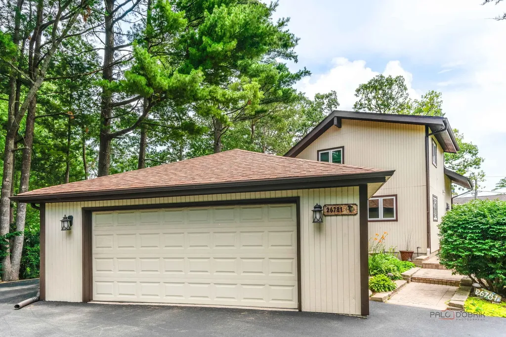 26781 North Circle Drive Mundelein IL 60060