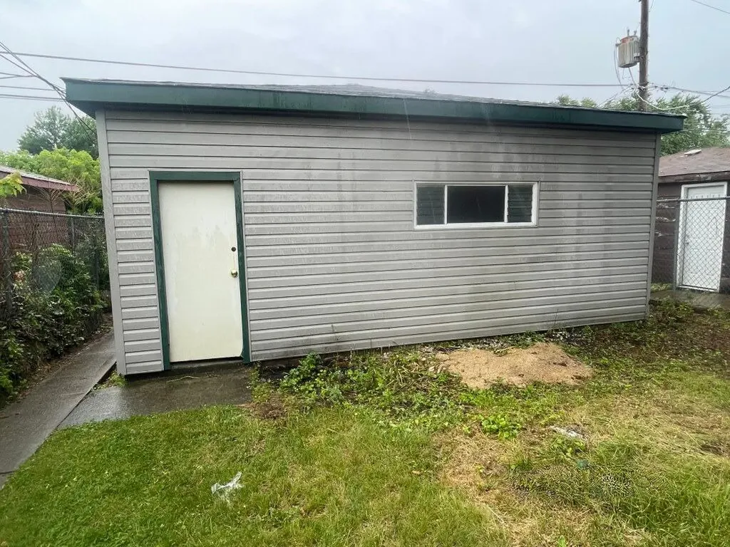 9040 South Oglesby Avenue Chicago IL 60617