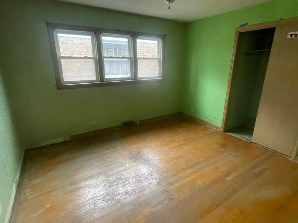9040 South Oglesby Avenue Chicago IL 60617