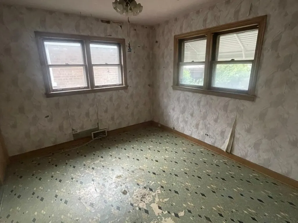 9040 South Oglesby Avenue Chicago IL 60617