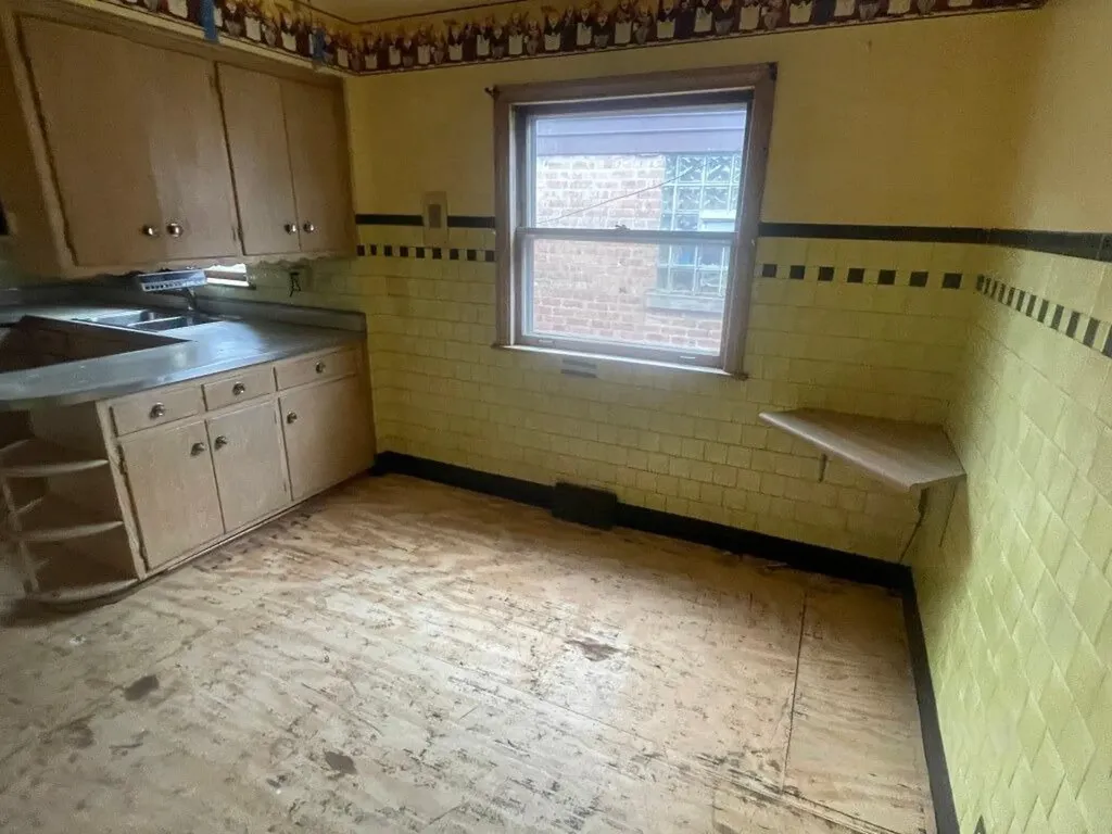 9040 South Oglesby Avenue Chicago IL 60617
