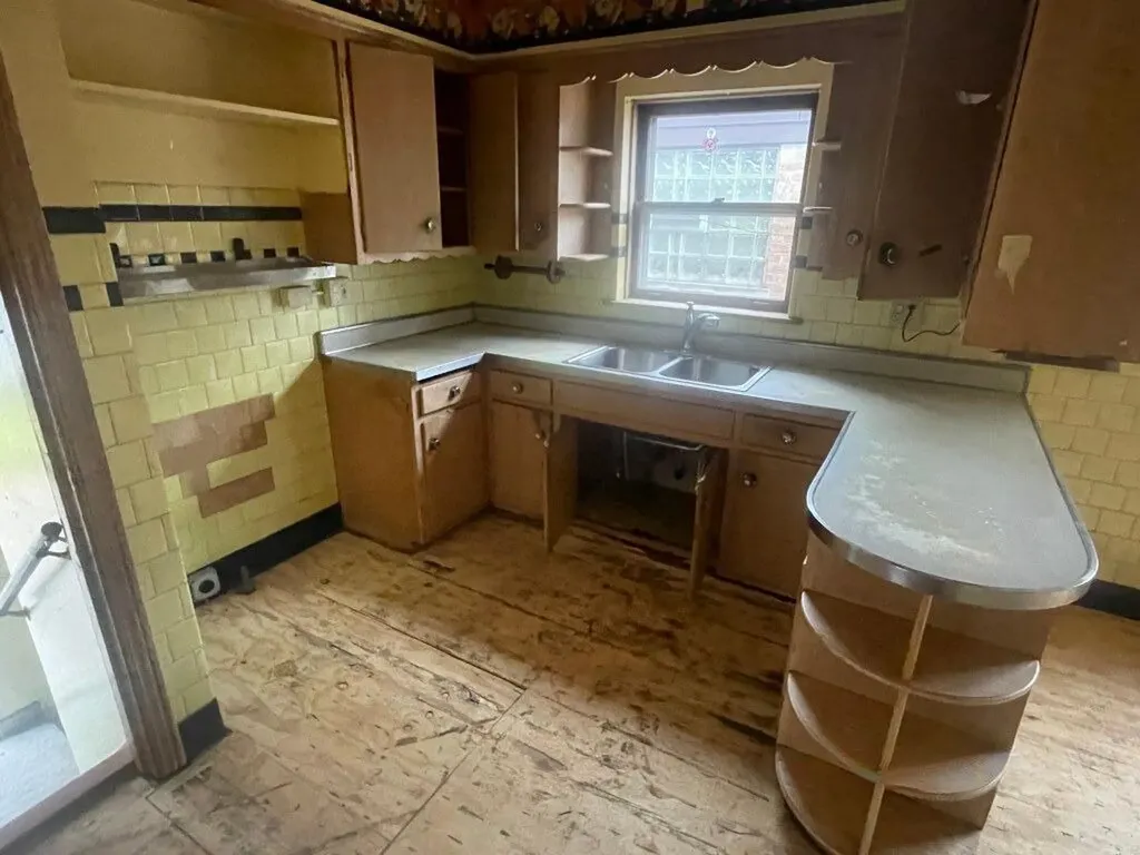 9040 South Oglesby Avenue Chicago IL 60617