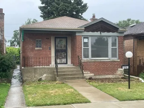9040 South Oglesby Avenue Chicago IL 60617