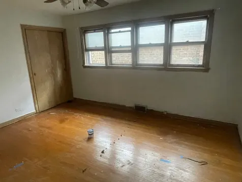 9040 South Oglesby Avenue Chicago IL 60617