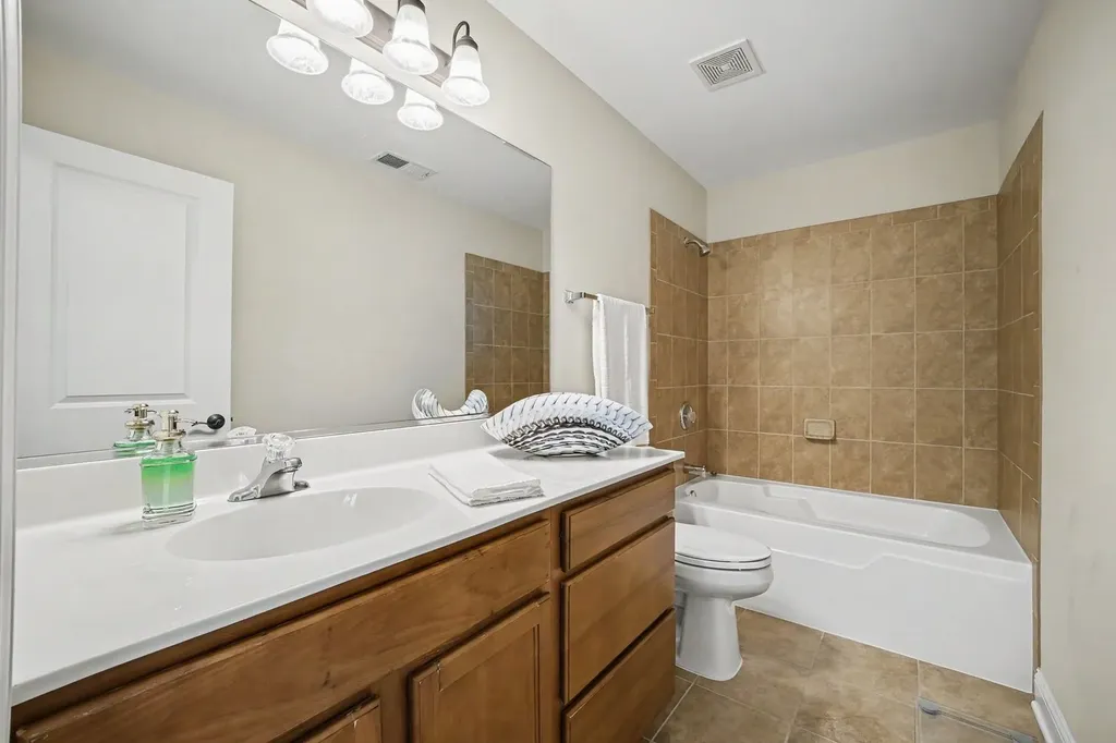 10621 Dani Lane Orland Park IL 60462