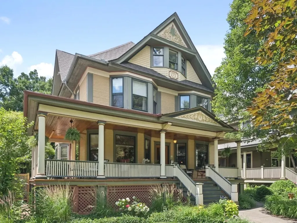 425 Clinton Avenue Oak Park IL 60302