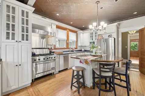 425 Clinton Avenue Oak Park IL 60302