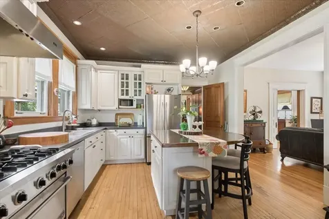 425 Clinton Avenue Oak Park IL 60302