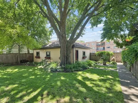 425 Clinton Avenue Oak Park IL 60302