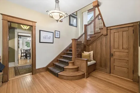 425 Clinton Avenue Oak Park IL 60302
