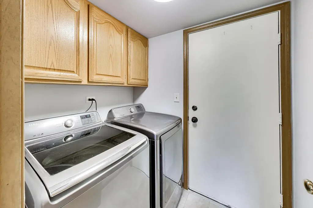 109 Peach Tree Lane Westmont IL 60559