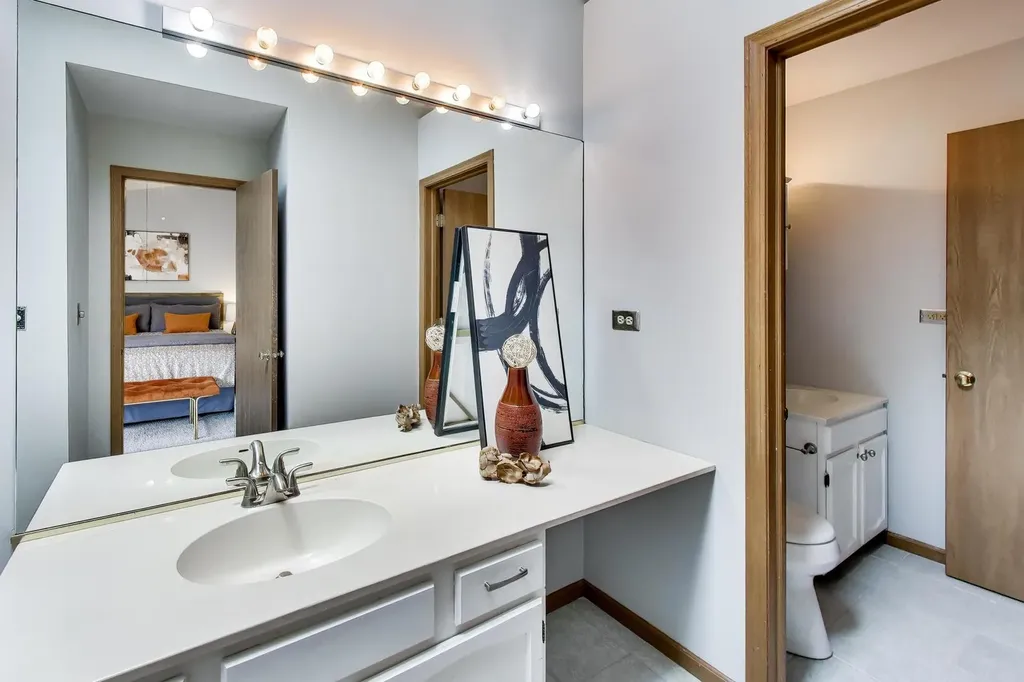 109 Peach Tree Lane Westmont IL 60559