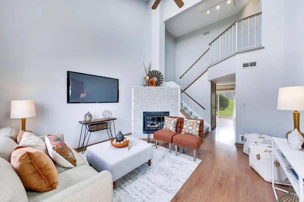 109 Peach Tree Lane Westmont IL 60559
