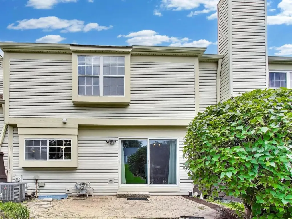 109 Peach Tree Lane Westmont IL 60559
