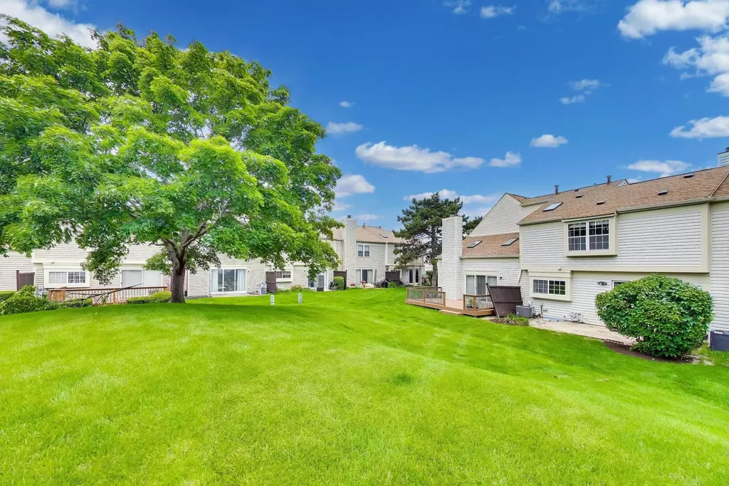 109 Peach Tree Lane Westmont IL 60559