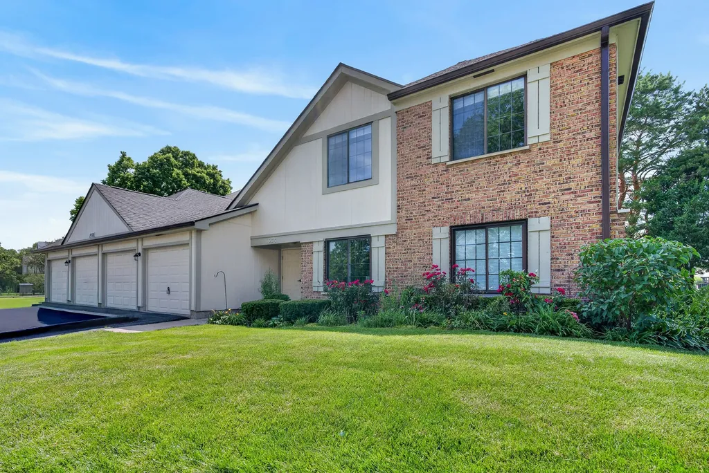 1936 North Hidden Creek Circle Palatine IL 60074