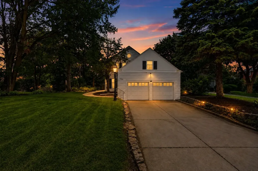 724 Reynolds Street Rockford IL 61103