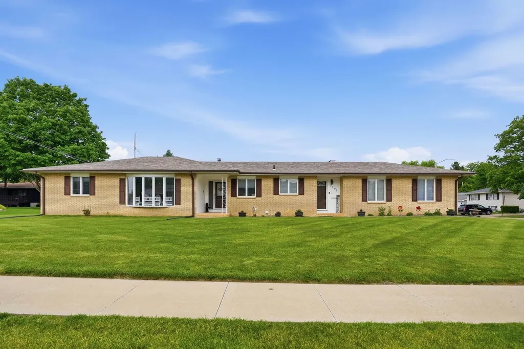 3701 Kennedy Drive East Moline IL 61244