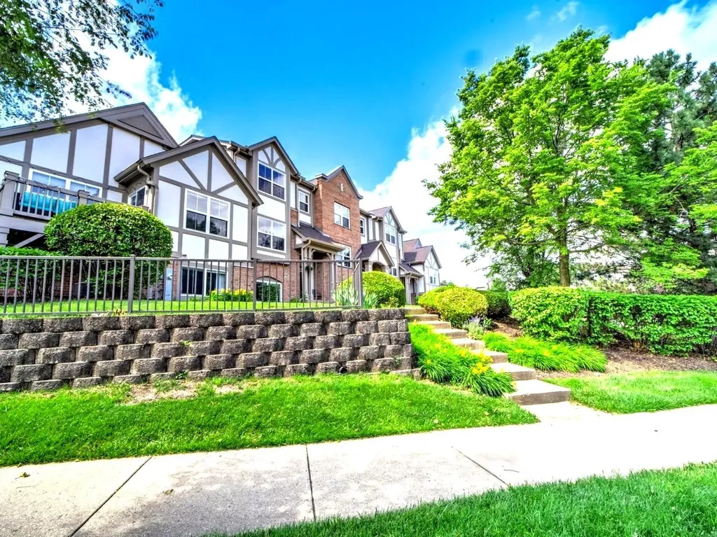 806 June Terrace Lake Zurich IL 60047
