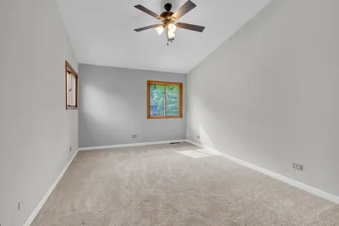 450 Berkshire Drive Crystal Lake IL 60014