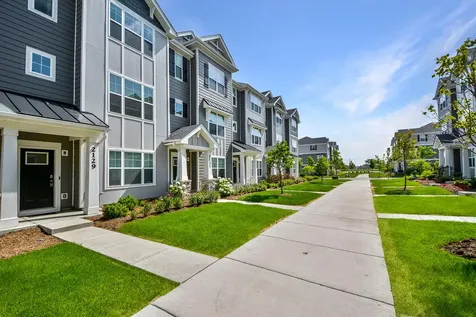 2129 Yellowstone Boulevard Mundelein IL 60060