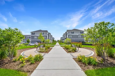 2129 Yellowstone Boulevard Mundelein IL 60060