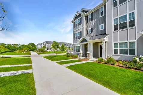 2129 Yellowstone Boulevard Mundelein IL 60060