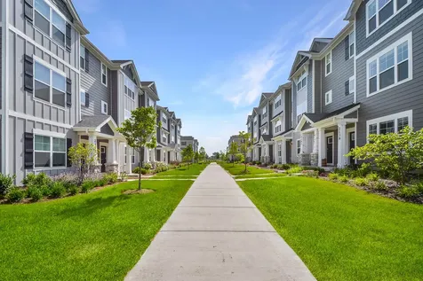 2129 Yellowstone Boulevard Mundelein IL 60060