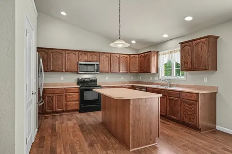 609 North Glover Court St. Joseph IL 61873