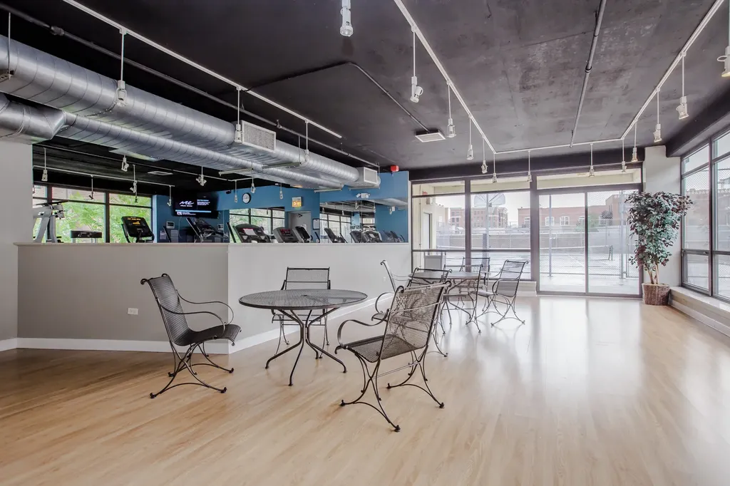 1212 North Wells Street Chicago IL 60610