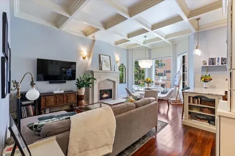 841 West Wellington Avenue Chicago IL 60657