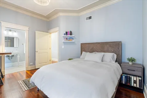 841 West Wellington Avenue Chicago IL 60657