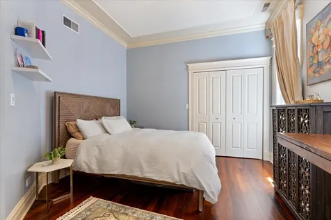 841 West Wellington Avenue Chicago IL 60657