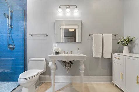 841 West Wellington Avenue Chicago IL 60657