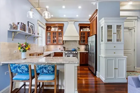 841 West Wellington Avenue Chicago IL 60657