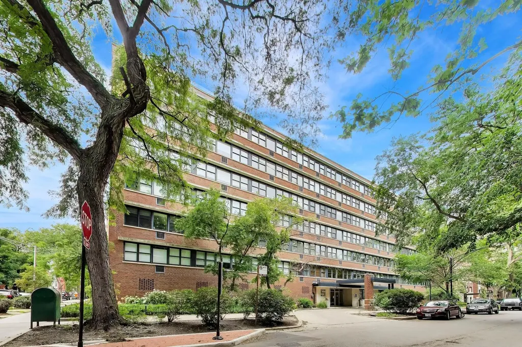 2300 North Commonwealth Avenue Chicago IL 60614