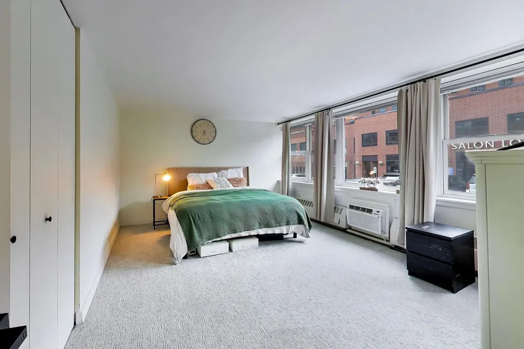 2300 North Commonwealth Avenue Chicago IL 60614