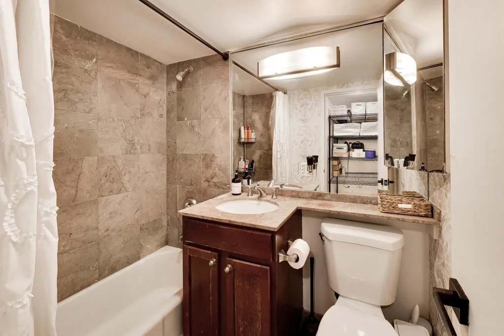 2300 North Commonwealth Avenue Chicago IL 60614