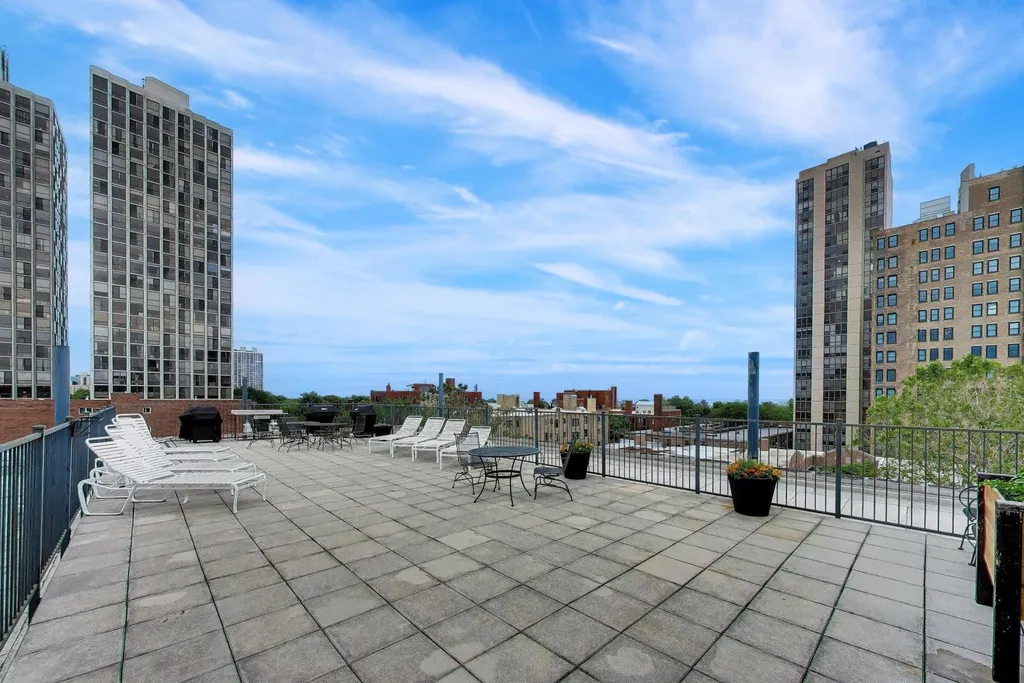 2300 North Commonwealth Avenue Chicago IL 60614